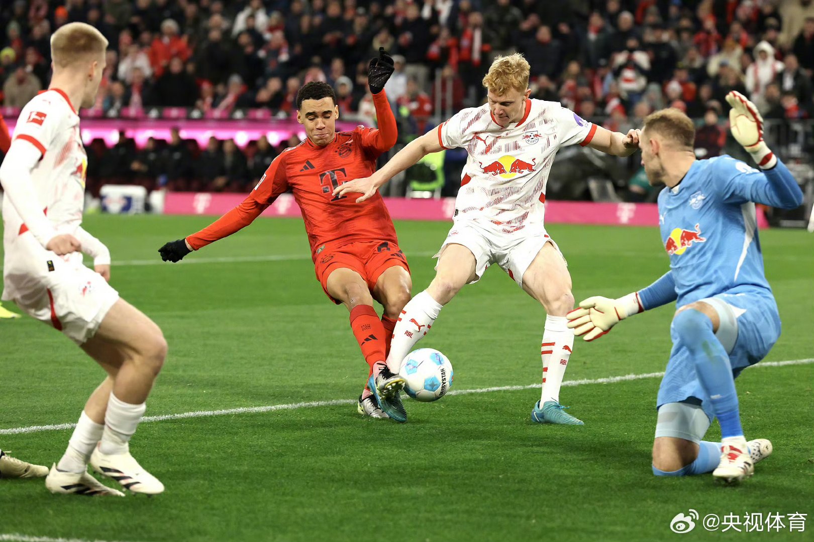 荷兰碾压拜仁,C罗关键制胜 荷兰碾压拜仁,C罗关键制胜